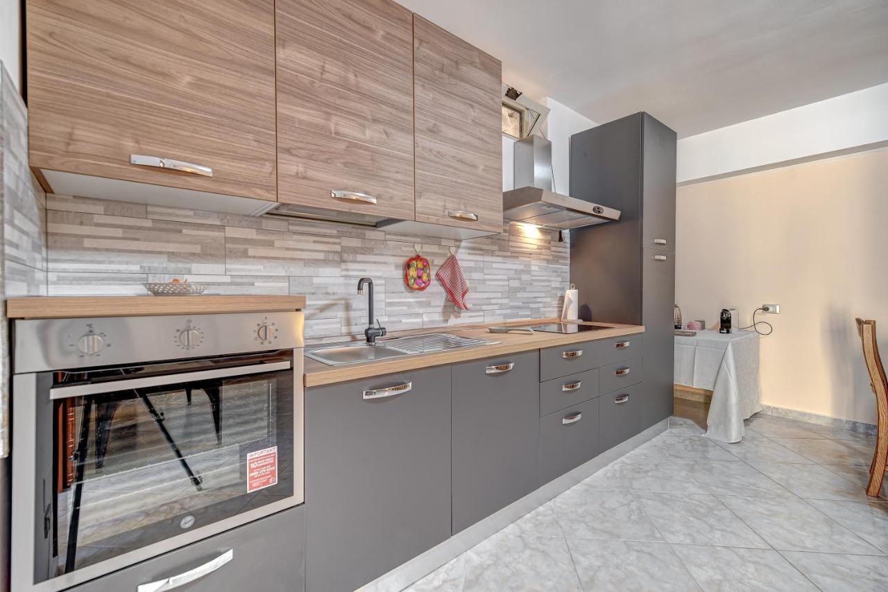 Appartamento Mileva House Civitavecchia Bagian luar foto